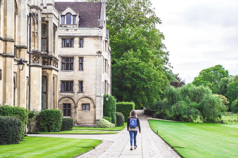 Yurt Dışında Üniversite Eğitimi: İngiltere ve Amerika Arasında Ne Gibi Farklar Bulunuyor?
