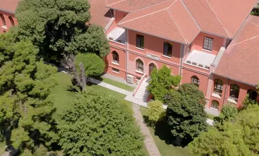 Bezmialem Vakıf Üniversitesi Neden Bezmiâlem Vakıf Üniversitesini Tercih Etmeliyiz?