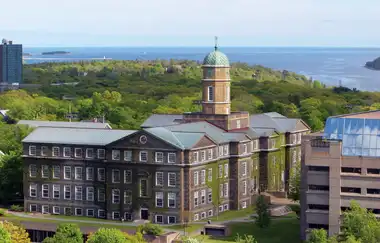 Dalhousie Üniversitesi