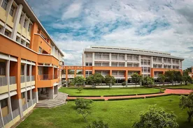Vongchavalitkul Üniversitesi