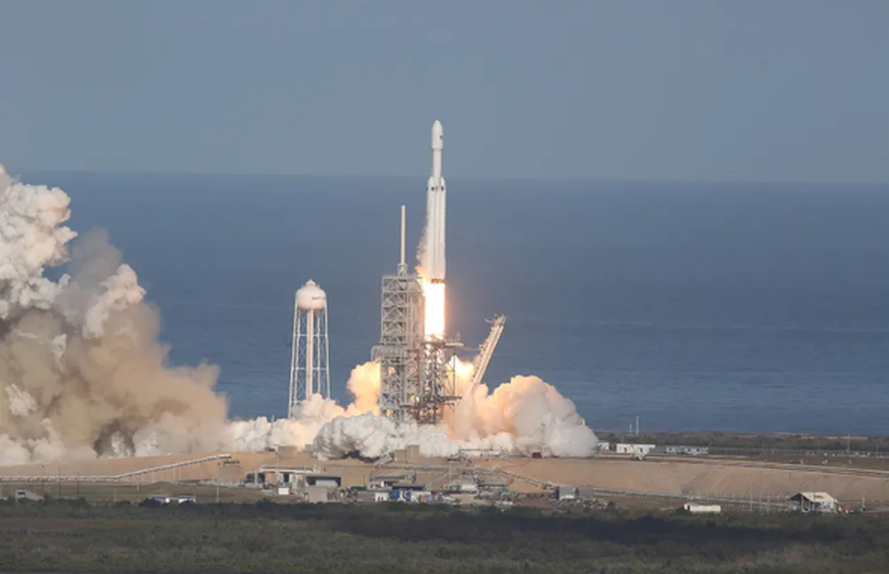 Ve SpaceX Falcon Heavy'yi fırlattı!