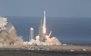 Ve SpaceX Falcon Heavy'yi fırlattı!