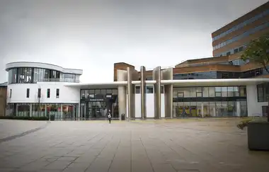 Huddersfield Üniversitesi