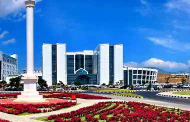 Yakın Doğu Üniversitesi