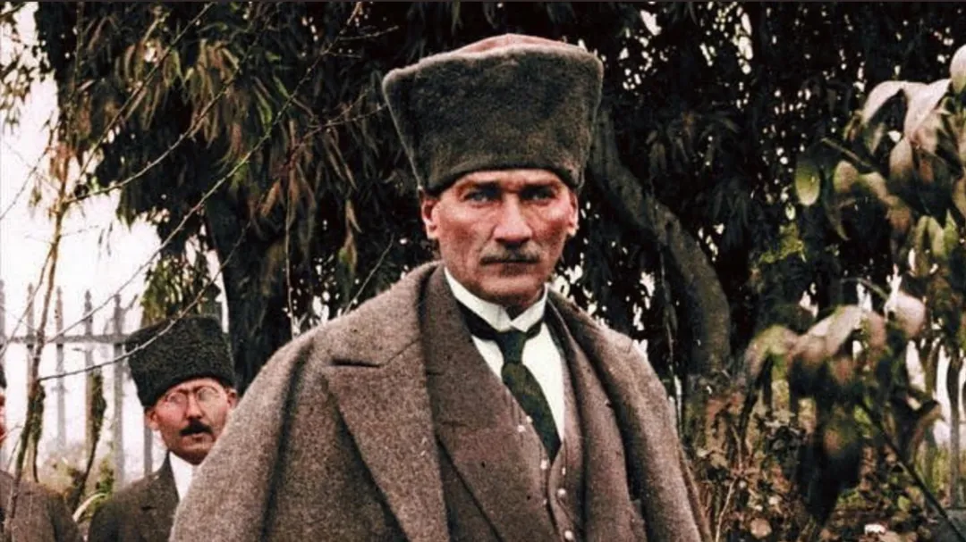 Liderliği ve Gerçekleştirdiği Devrimlerle Mustafa Kemal Atatürk!