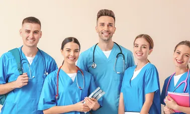 Fenerbahçe Üniversitesi Sağlık Hizmetleri MYO'da Hangi Bölümler Var?