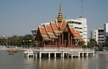 Ramkhamhaeng Üniversitesi