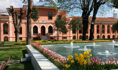 Bezmialem Vakıf Üniversitesi Bezmiâlem Vakıf Üniversitesi’nde Yaşam: Yerleşkeler, öğrenci kulüpleri, kütüphane ve araştırma merkezleri