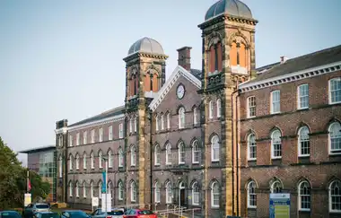 Cumbria Üniversitesi