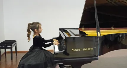 8 Yaşındaki Nil Göksel Viyana'dan "Piyanonun Altın Kızı" Unvanı ile Döndü!