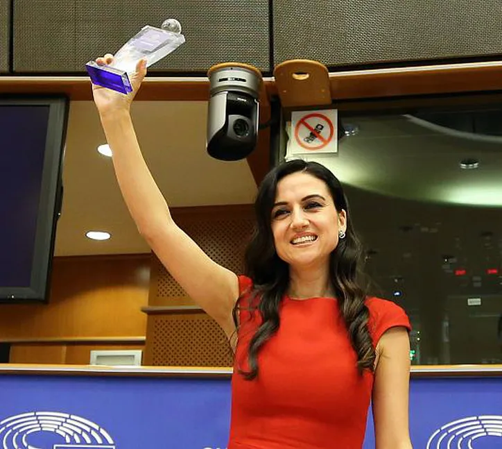 Avrupa Uluslararası Lider Kadın Ödülünü Kazanan İlk Türk "Dilek Livaneli"