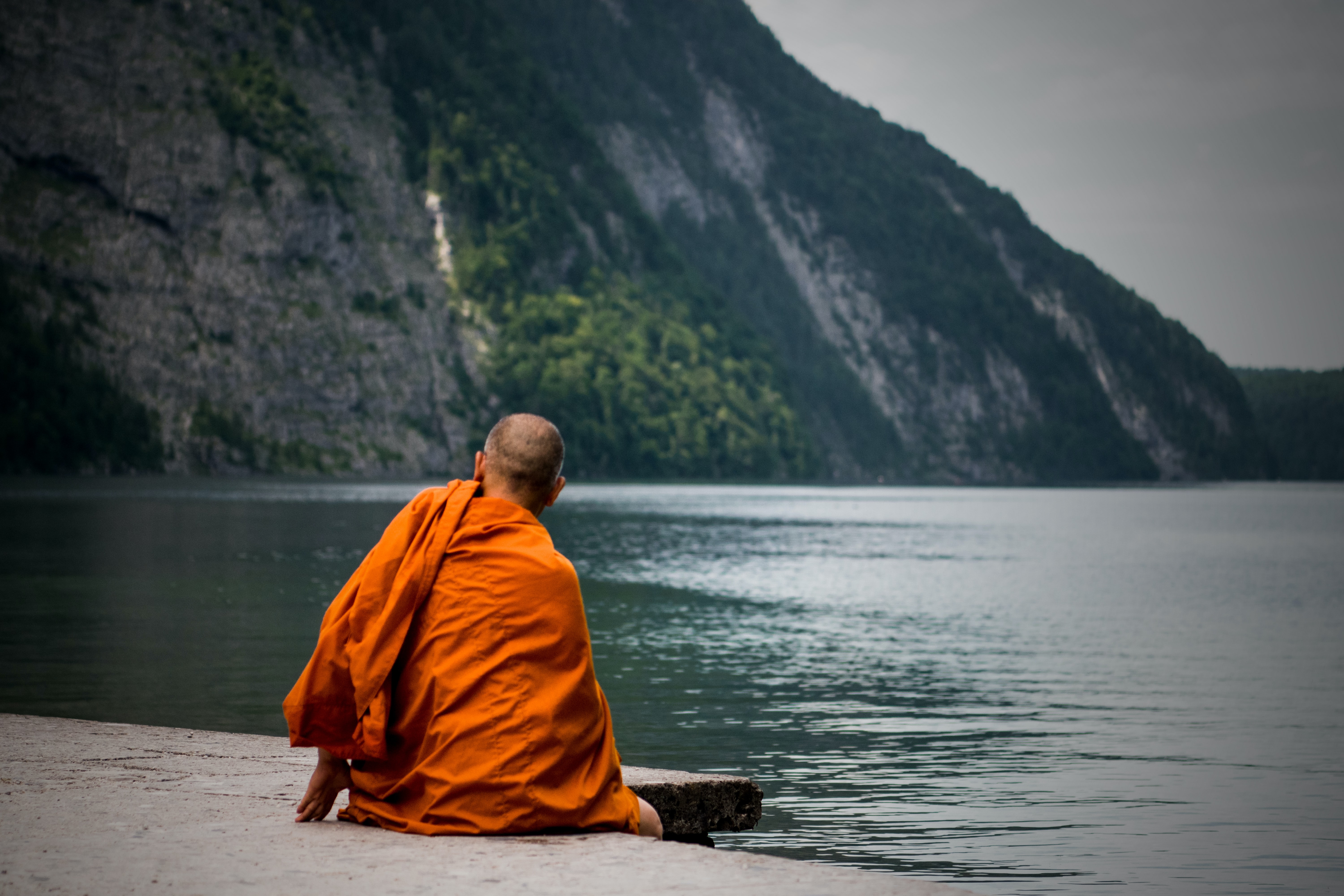 Медитация илая. Буддистский монах Тибет. Миларепа тибетский монах. Тибетский монах медитирует. Монахи отшельники Тибета.