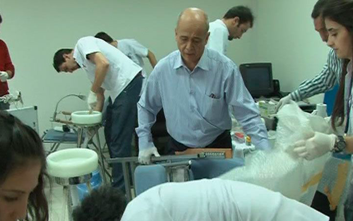 Ertuğrul Sabah Ege Ağız Diş Sağlığı ve Diş Hekimleri Derneği’ni kurdu.