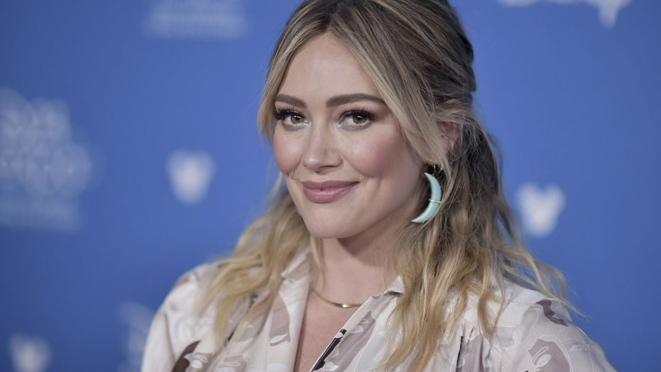 hilary duff online graduate