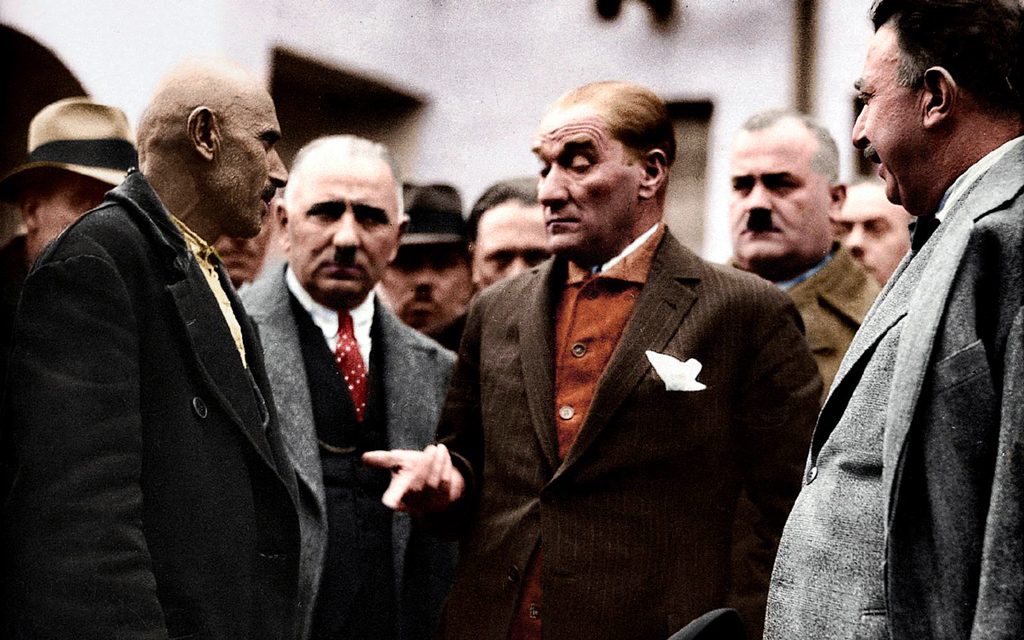 Liderliği ve Gerçekleştirdiği Devrimlerle Mustafa Kemal Atatürk!