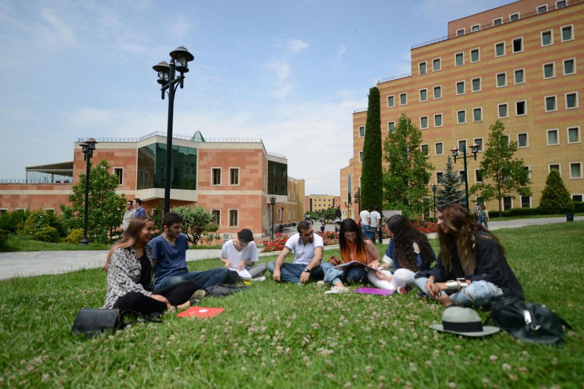 Yeditepe Üniversitesi Hangi İmkanları Sunuyor?